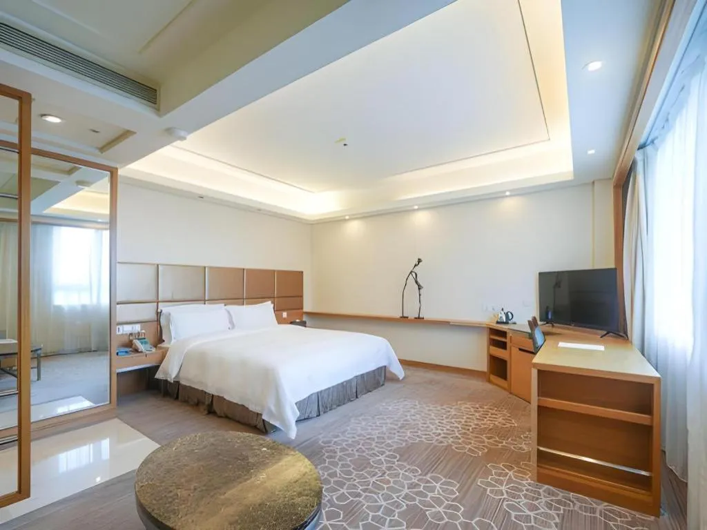 Bed in Seaview Gleetour Hotel Shenzhen Eastwing building