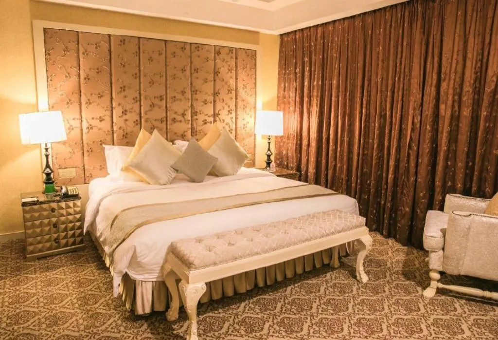 Bed in Yihe Grand Hotel