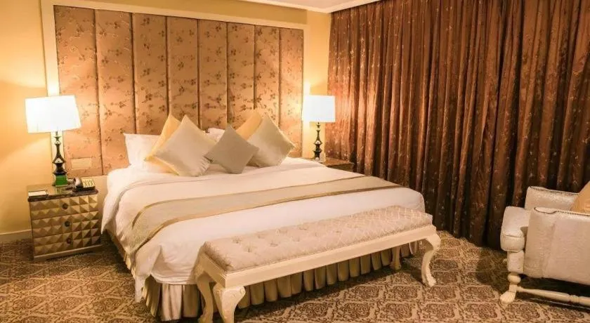 Bed in Yihe Grand Hotel