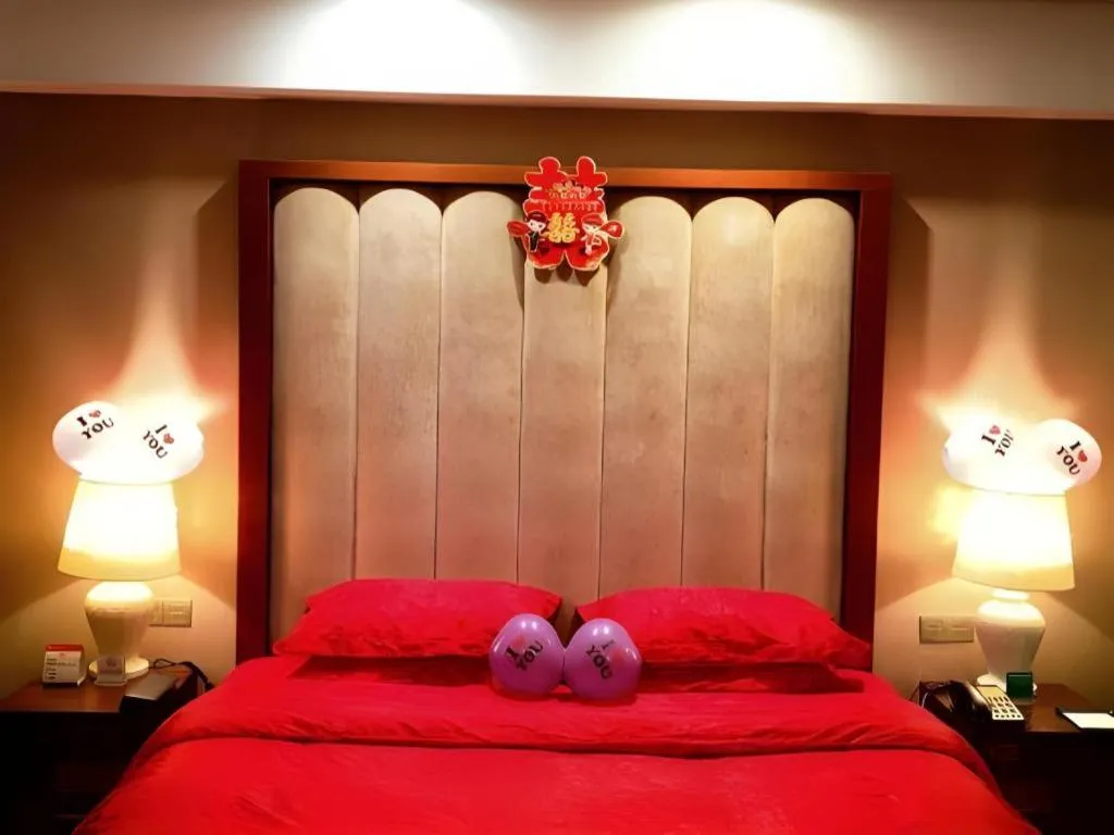 Bed in Yihe Grand Hotel