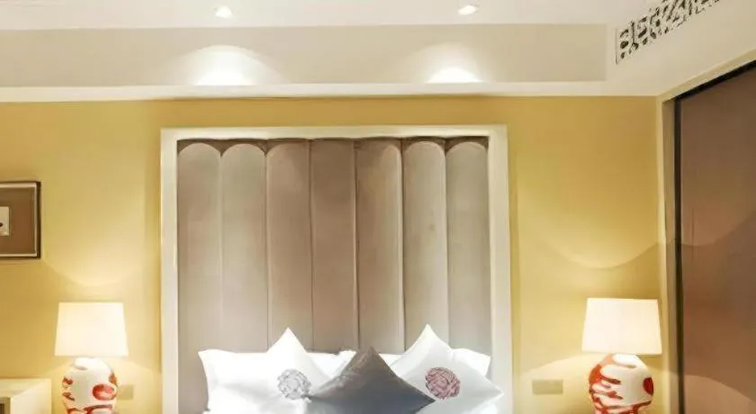 Bed in Yihe Grand Hotel