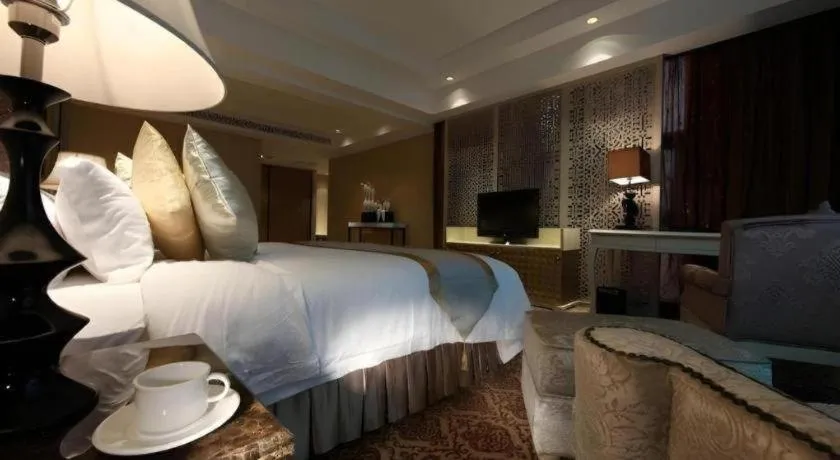 Bed in Yihe Grand Hotel