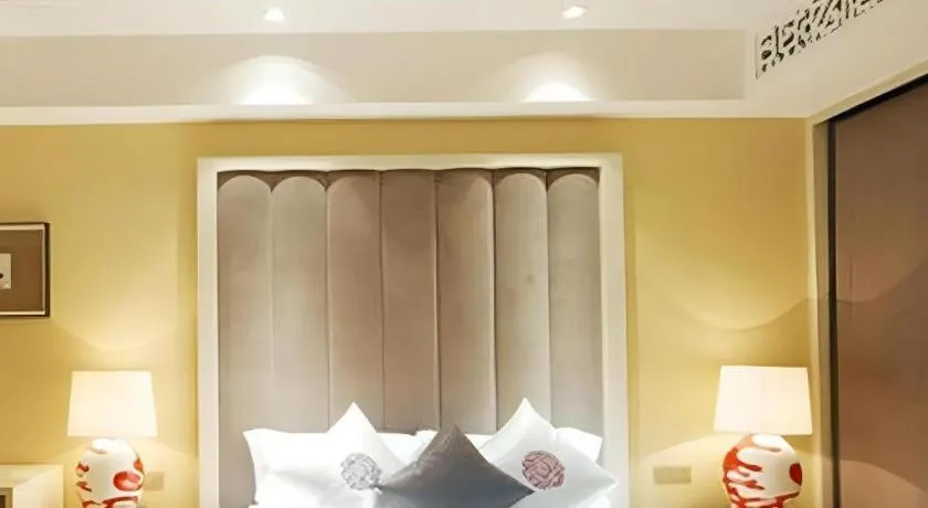 Bed in Yihe Grand Hotel