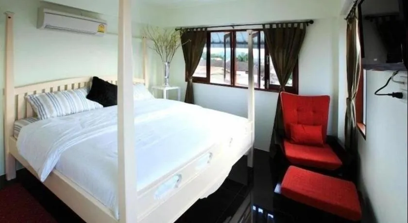 Bed in The Royal Chiangkhan Boutique Hotel