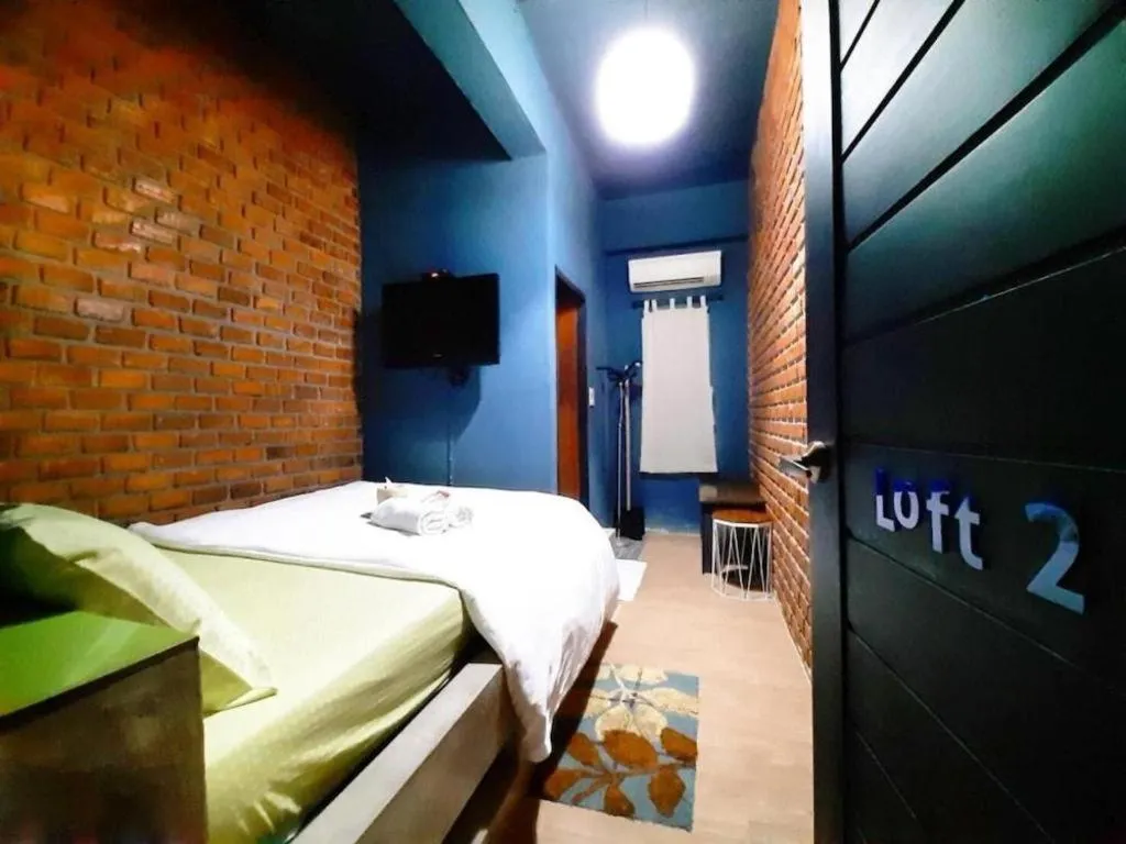 Bed in The Royal Chiangkhan Boutique Hotel