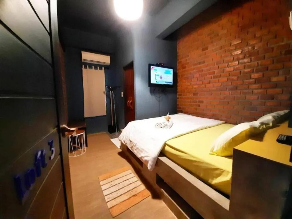 Bed in The Royal Chiangkhan Boutique Hotel