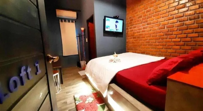 Bed in The Royal Chiangkhan Boutique Hotel