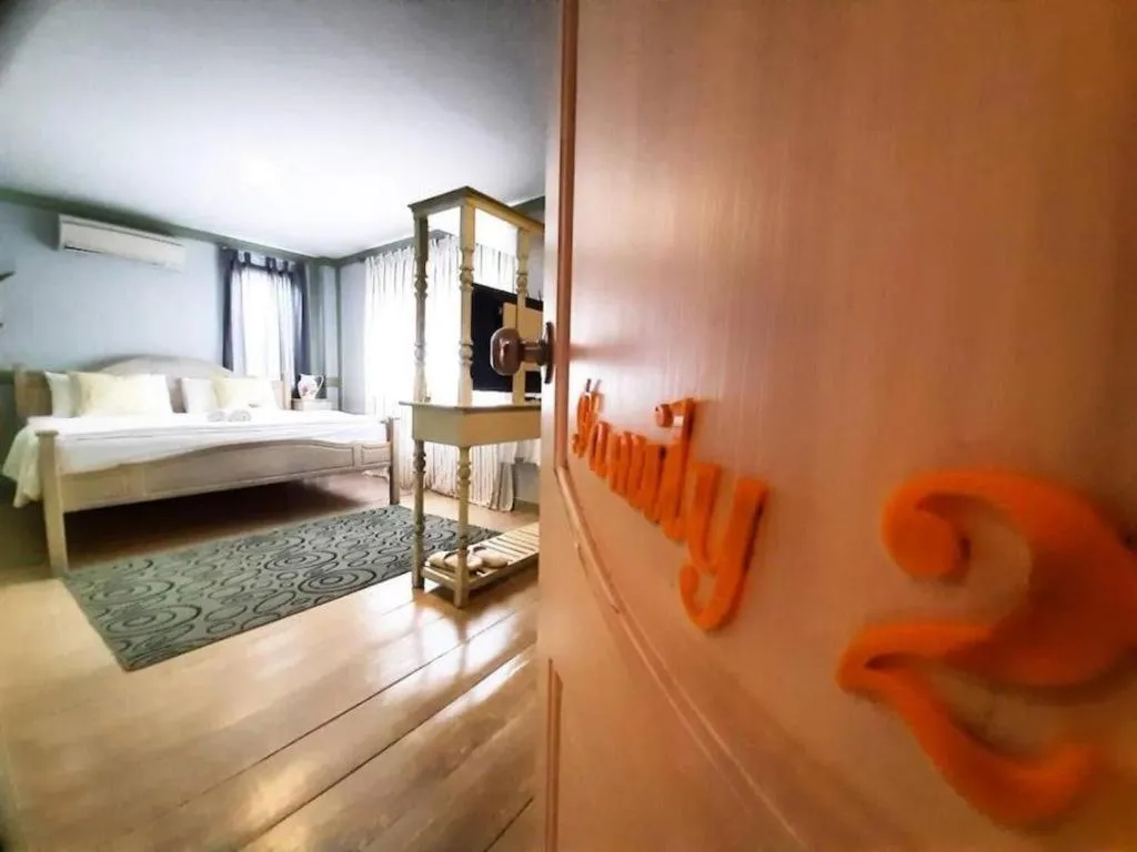 Bed in The Royal Chiangkhan Boutique Hotel