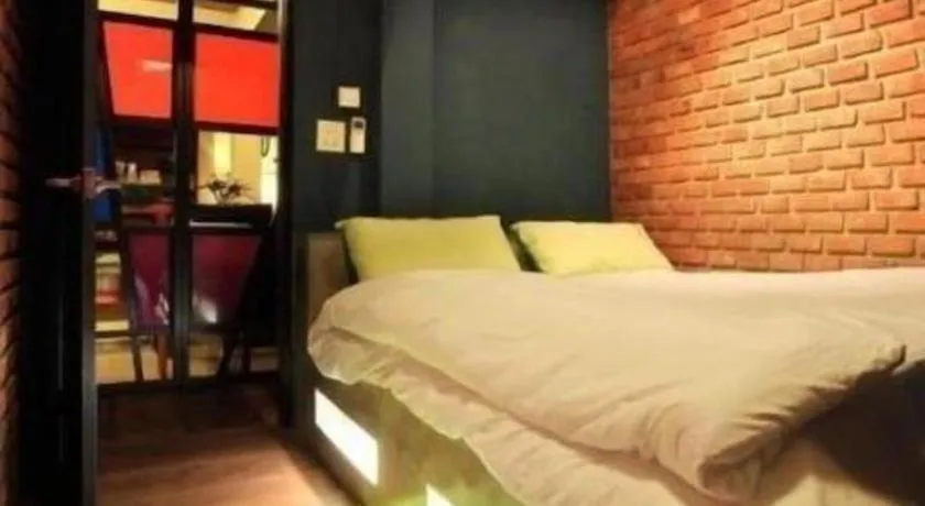 Bed in The Royal Chiangkhan Boutique Hotel