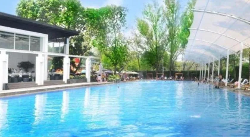 Oasis Siliwangi Hotel & Waterpark