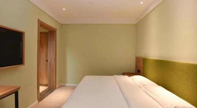 Bed in GreenTree Inn Hefei Chenghuangmiao San Xiao Kou Subway Station Hotel