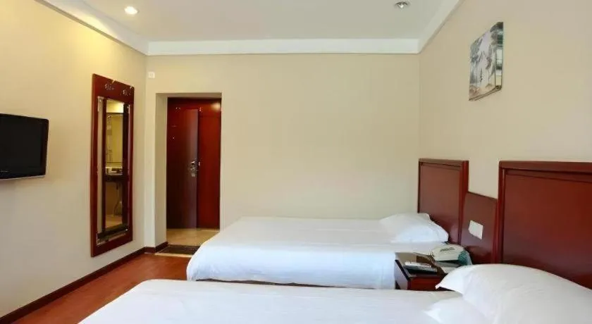Bed in GreenTree Inn Hefei Chenghuangmiao San Xiao Kou Subway Station Hotel