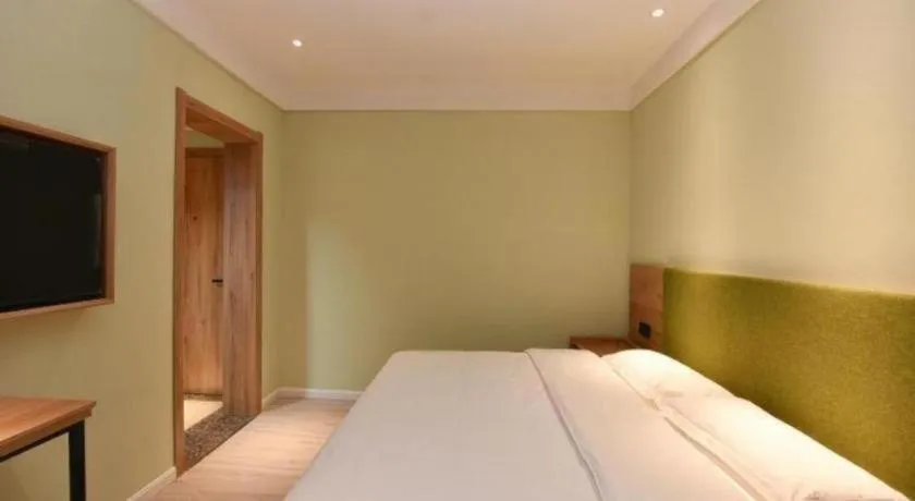 Bed in GreenTree Inn Hefei Chenghuangmiao San Xiao Kou Subway Station Hotel