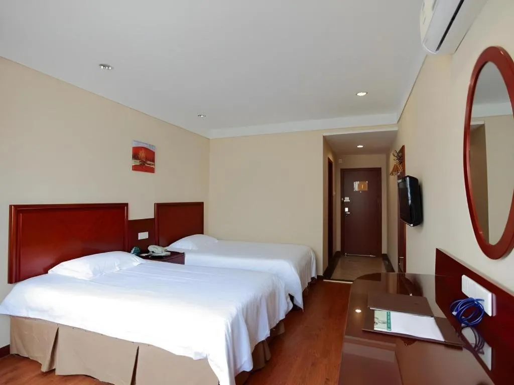 Bed in GreenTree Inn Hefei Chenghuangmiao San Xiao Kou Subway Station Hotel