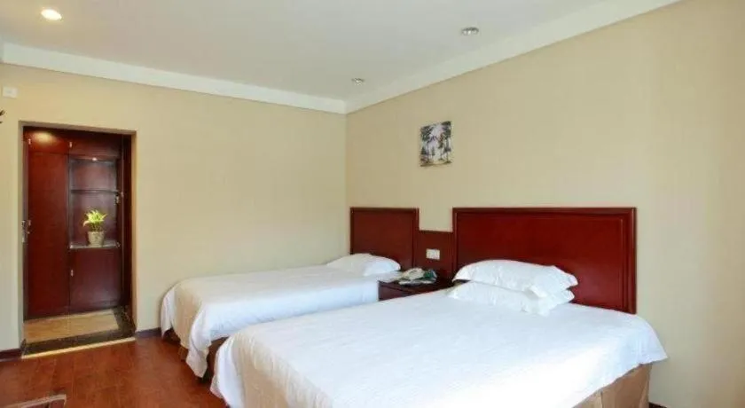 Bed in GreenTree Inn Hefei Chenghuangmiao San Xiao Kou Subway Station Hotel