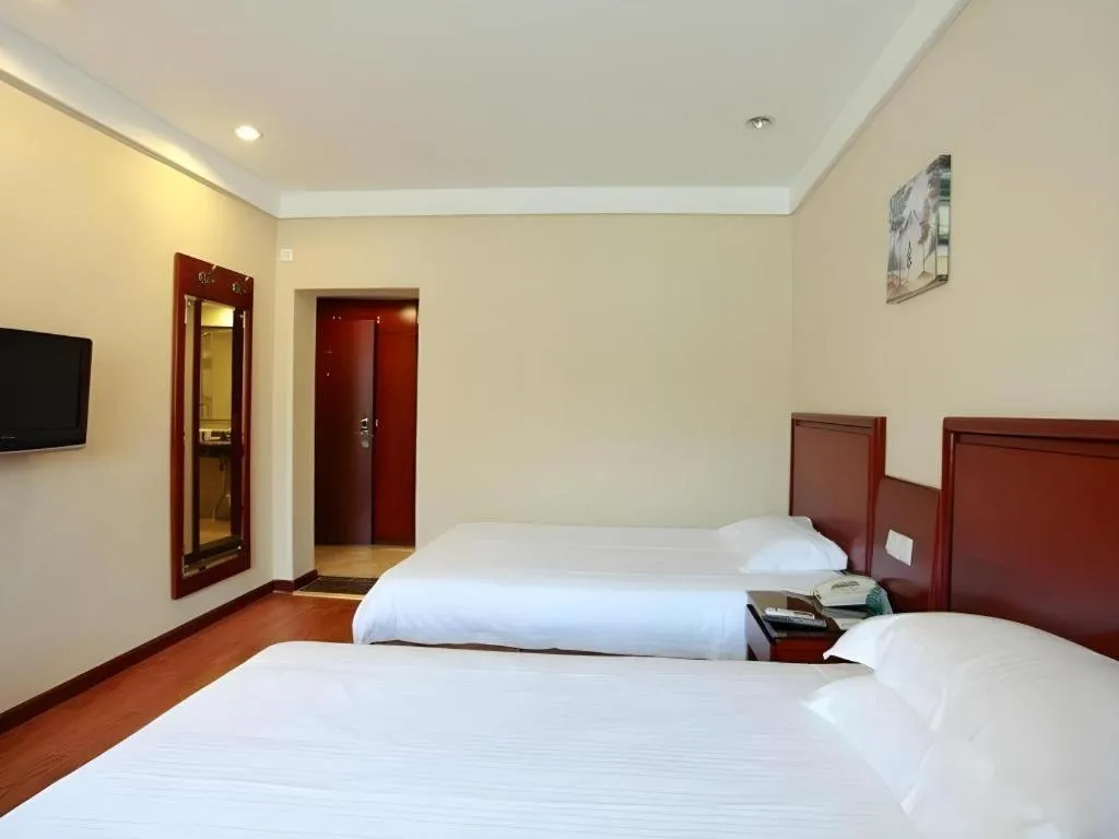 Bed in GreenTree Inn Hefei Chenghuangmiao San Xiao Kou Subway Station Hotel