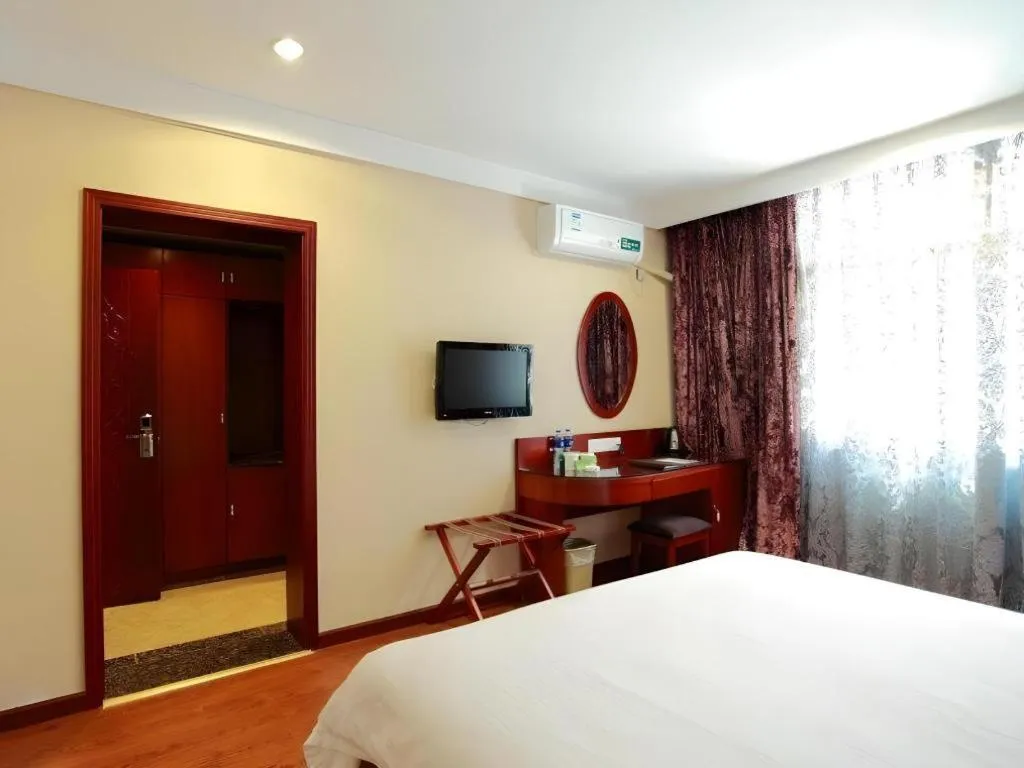 Bed in GreenTree Inn Hefei Chenghuangmiao San Xiao Kou Subway Station Hotel