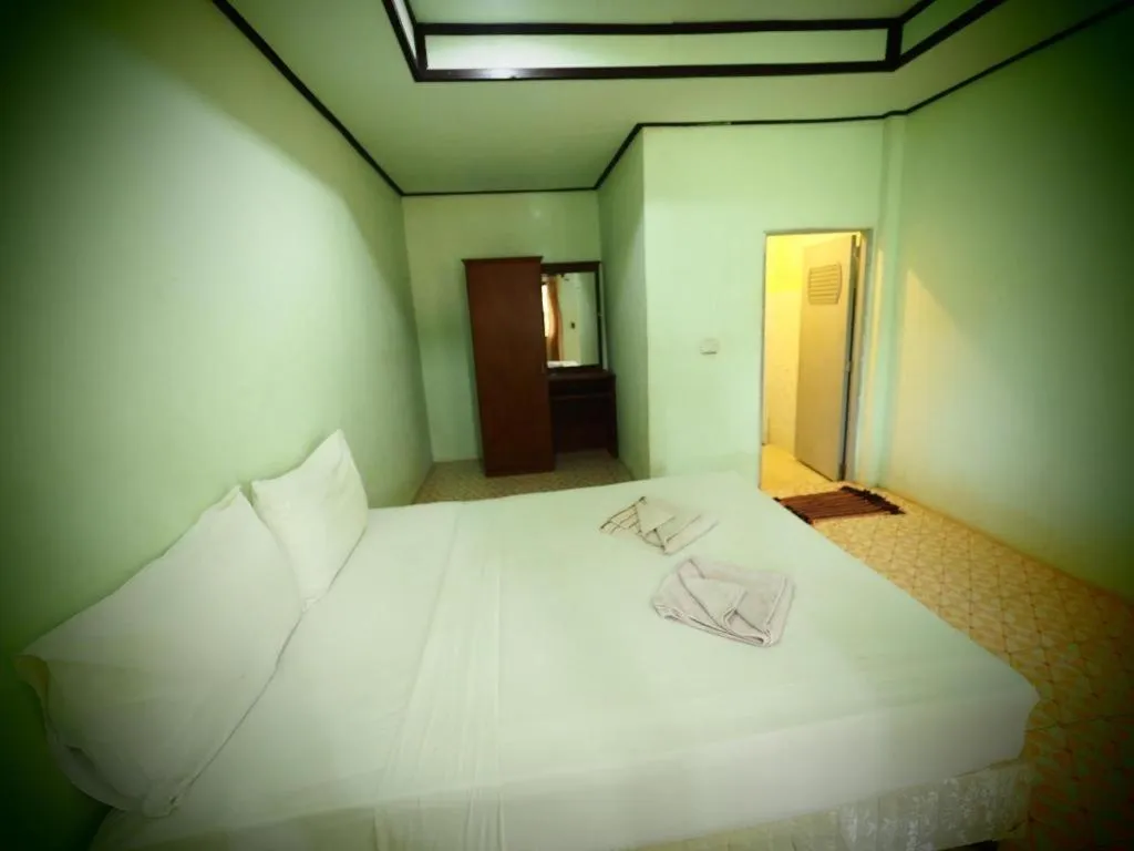 Bed in Lanta Darawadee Resort