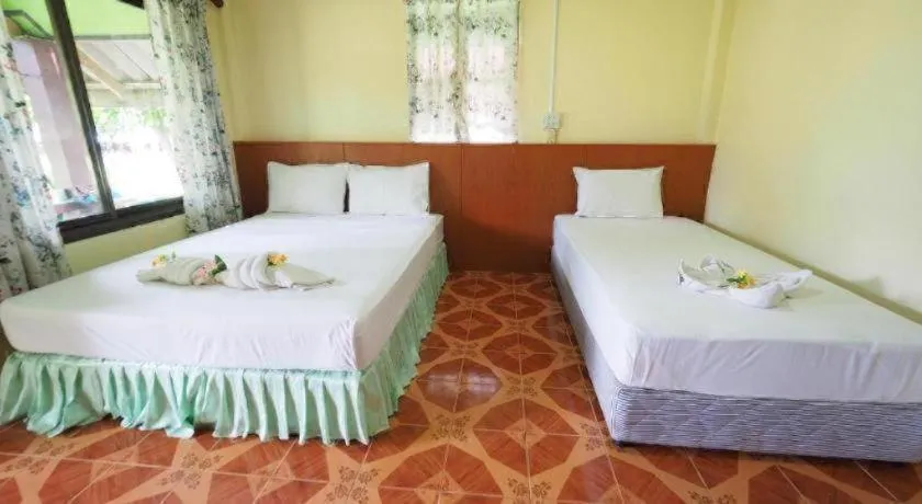 Bed in Lanta Darawadee Resort