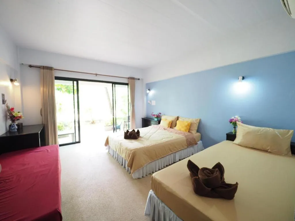 Bed in Lanta Darawadee Resort