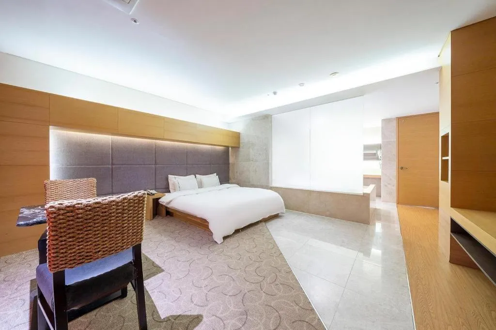 Bed in Business Design Hotel LUV