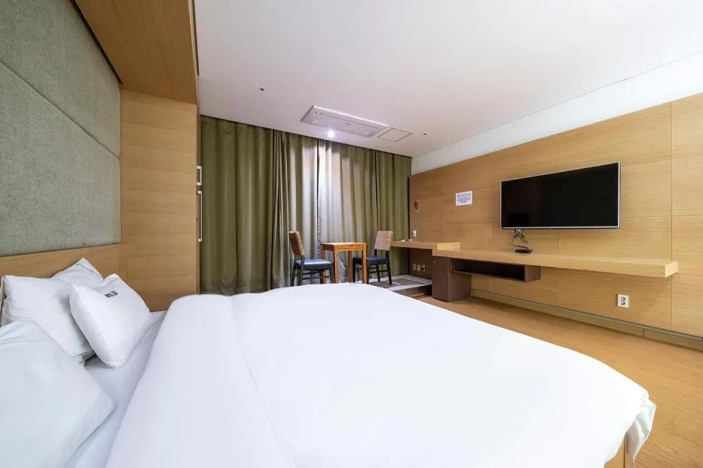 Bed in Business Design Hotel LUV