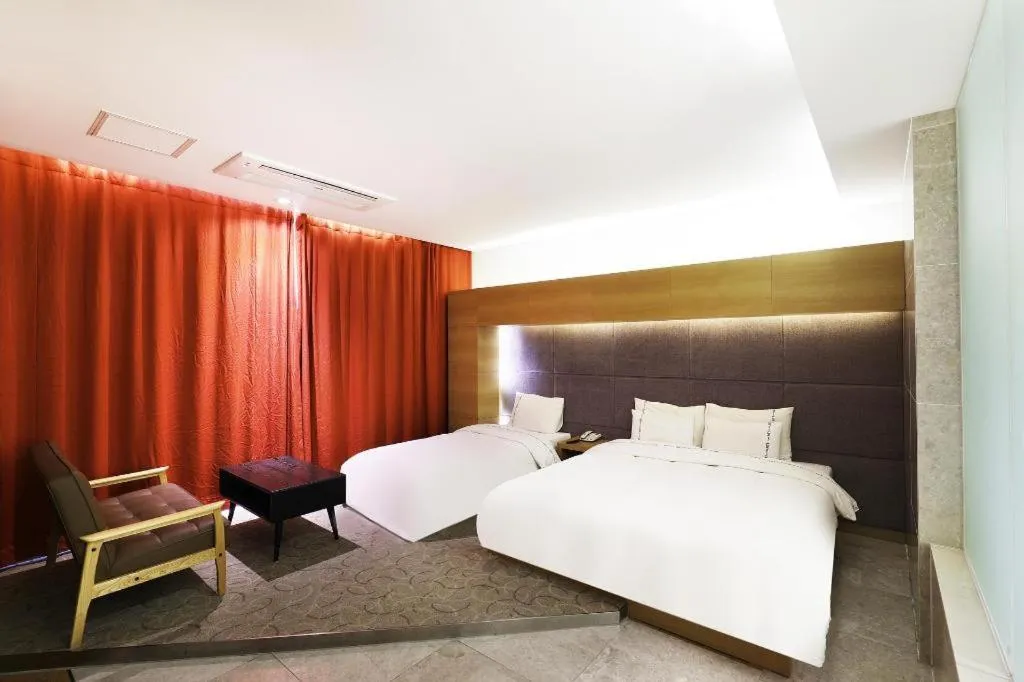 Bed in Business Design Hotel LUV