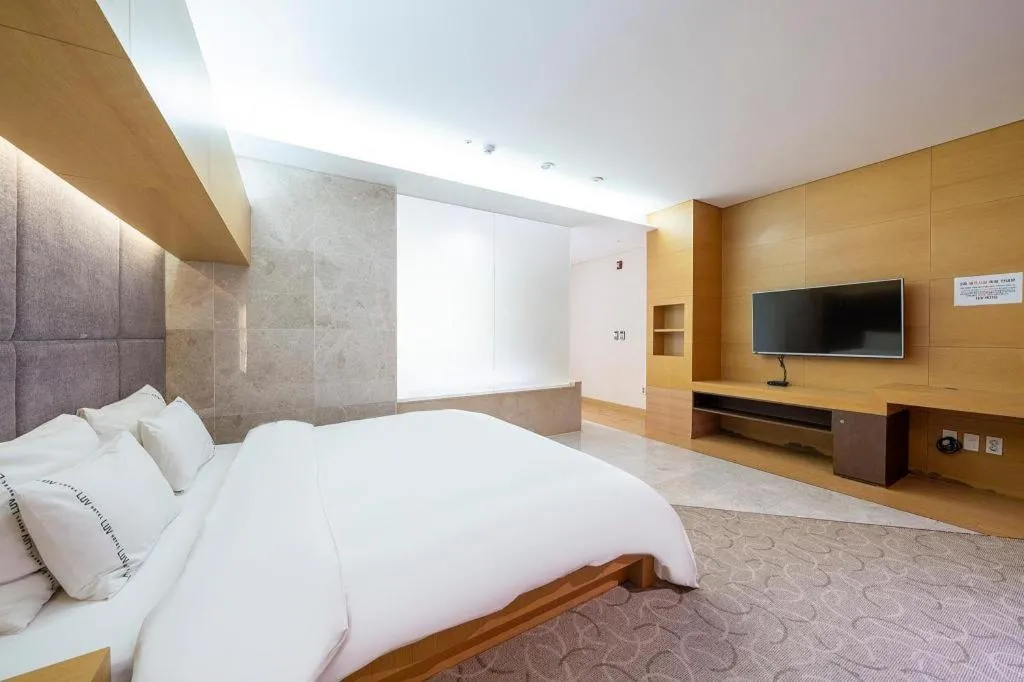 Bed in Business Design Hotel LUV