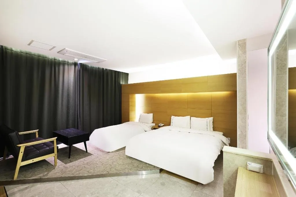Bed in Business Design Hotel LUV