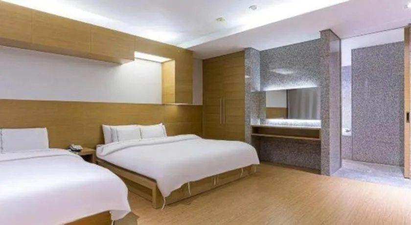 Bed in Business Design Hotel LUV
