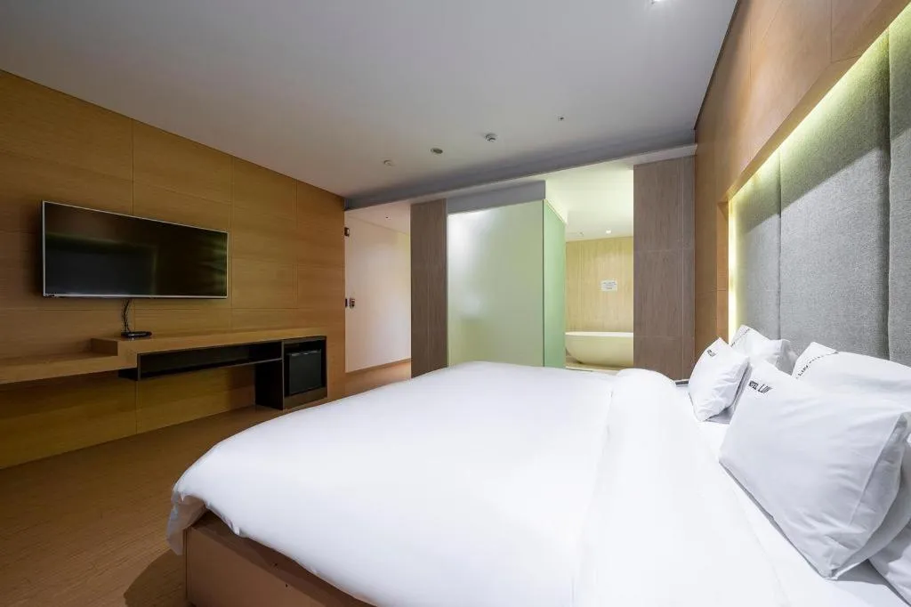 Bed in Business Design Hotel LUV