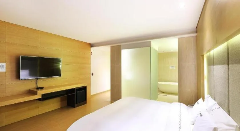 Bed in Business Design Hotel LUV