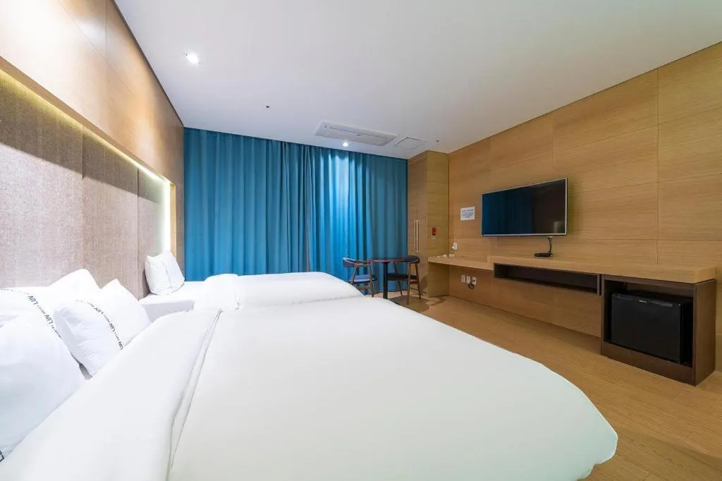 Bed in Business Design Hotel LUV