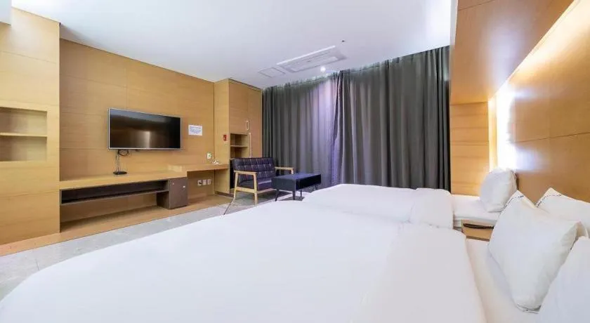 Bed in Business Design Hotel LUV