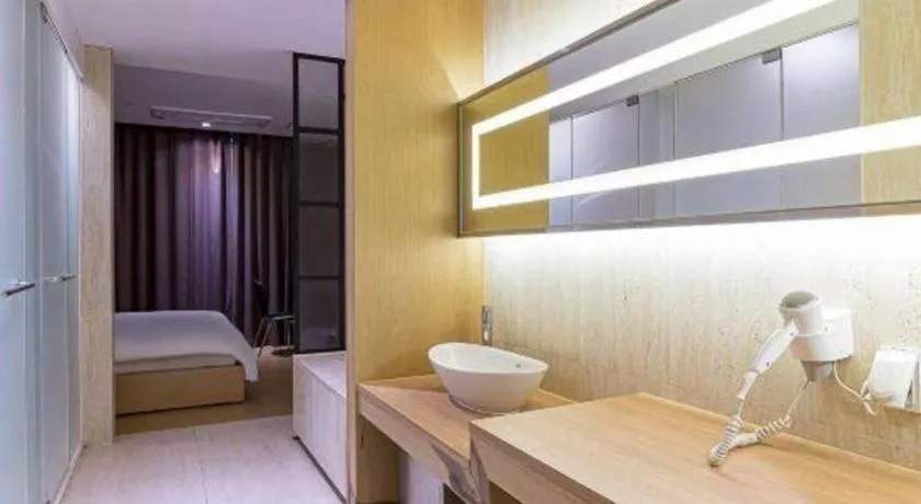 Bed in Business Design Hotel LUV