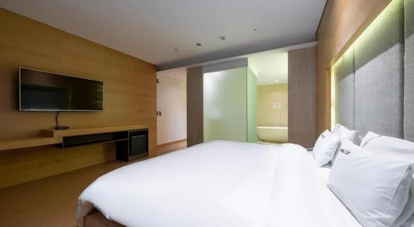 Bed in Business Design Hotel LUV