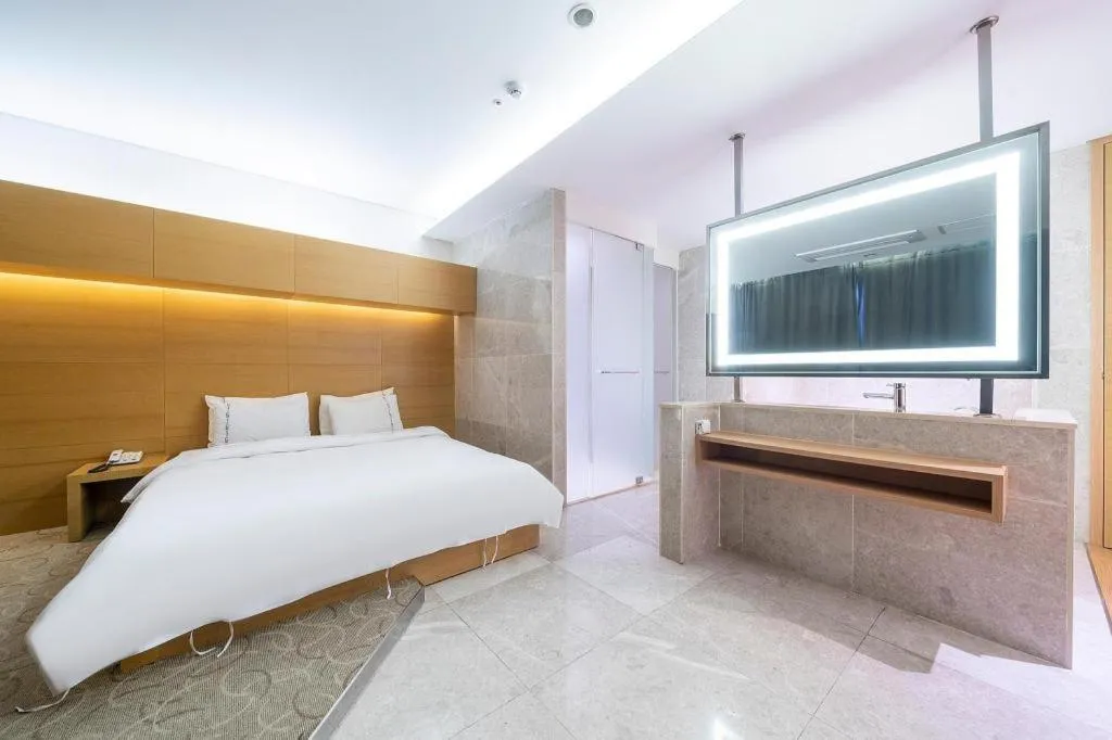 Bed in Business Design Hotel LUV