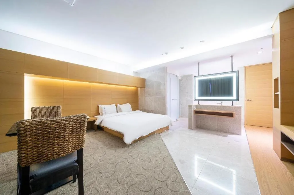 Bed in Business Design Hotel LUV