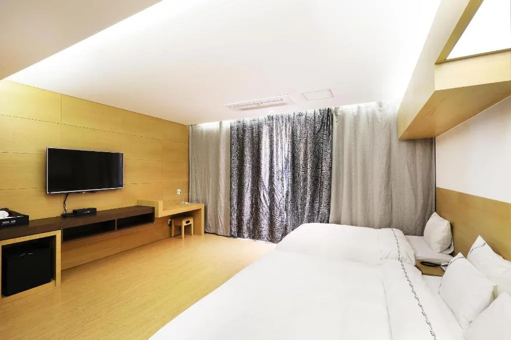 Bed in Business Design Hotel LUV