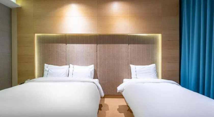 Bed in Business Design Hotel LUV