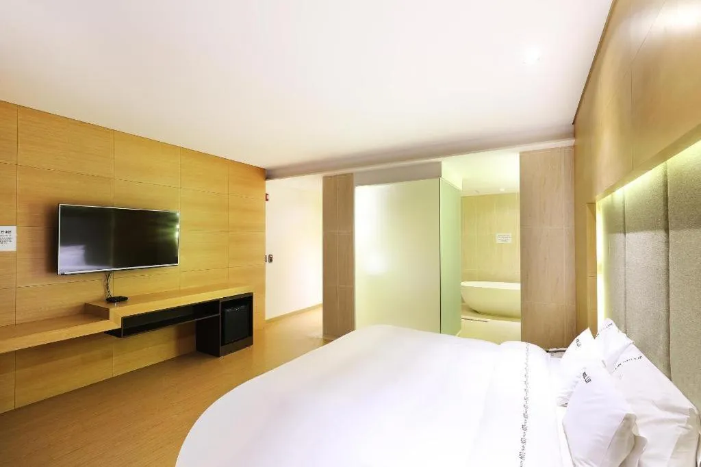 Bed in Business Design Hotel LUV