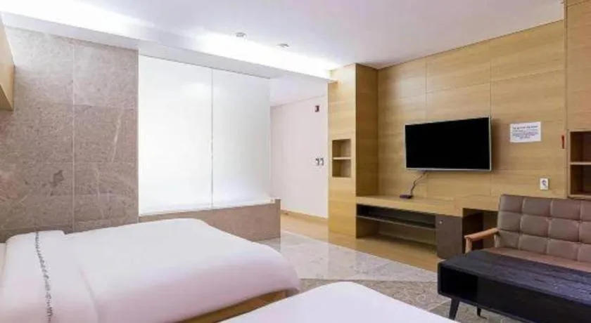 Bed in Business Design Hotel LUV