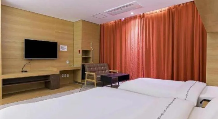 Bed in Business Design Hotel LUV