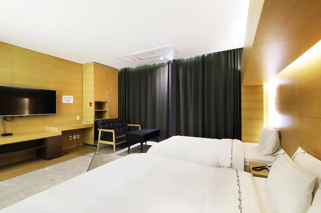 Bed in Business Design Hotel LUV