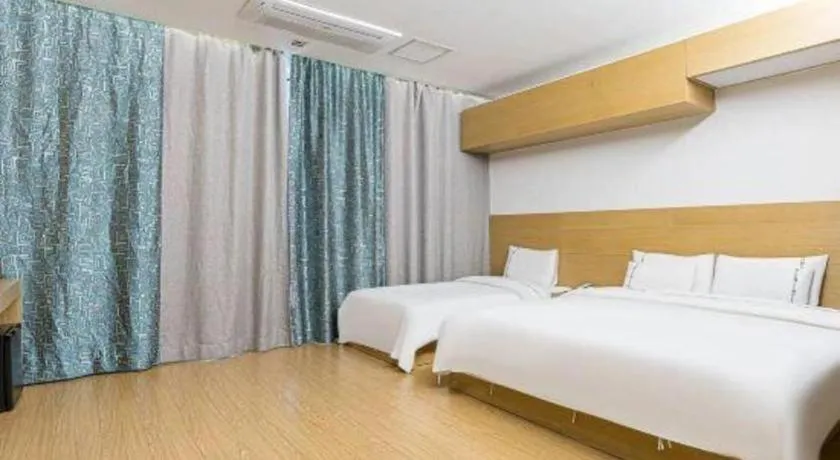 Bed in Business Design Hotel LUV