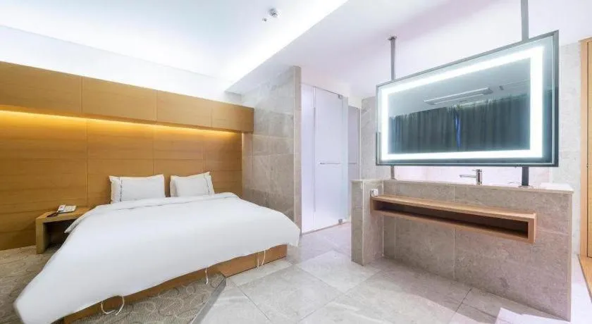 Bed in Business Design Hotel LUV