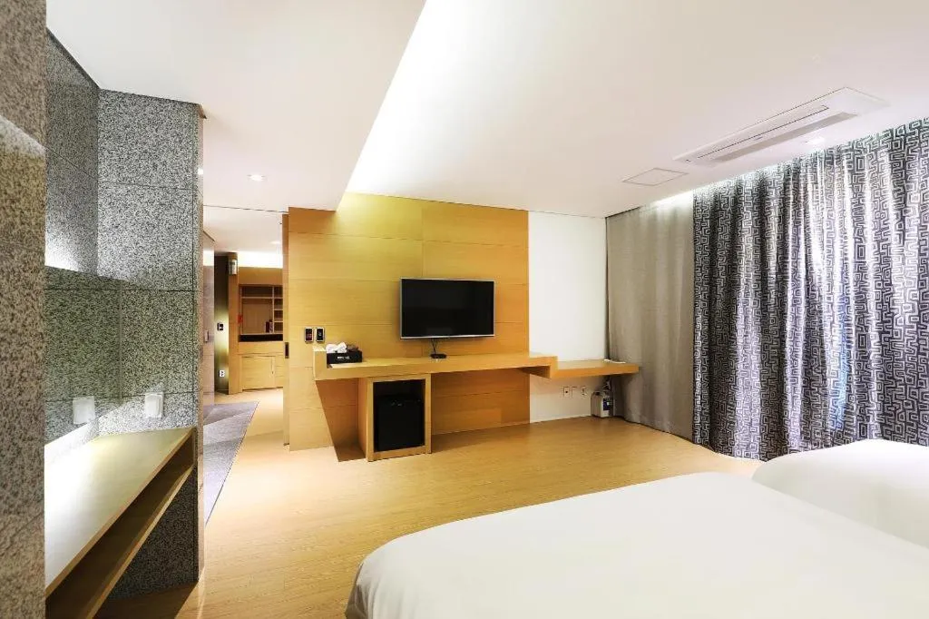 Bed in Business Design Hotel LUV