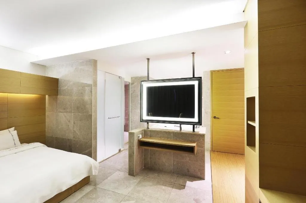 Bed in Business Design Hotel LUV