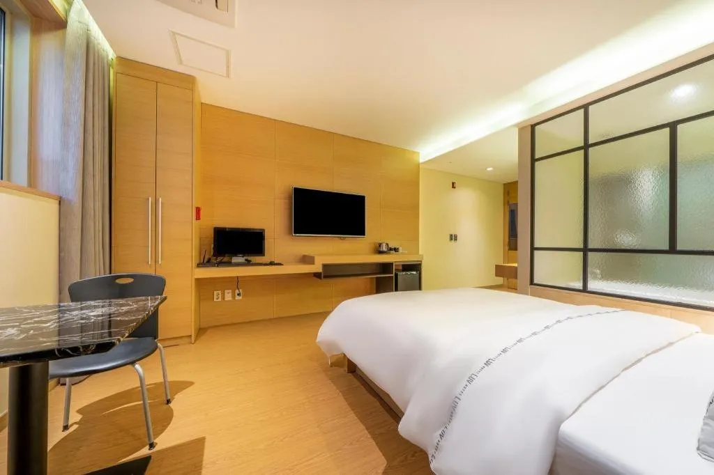 Bed in Business Design Hotel LUV