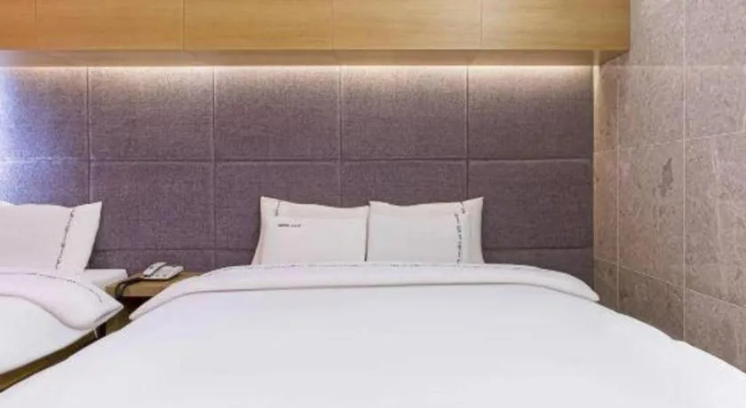 Bed in Business Design Hotel LUV